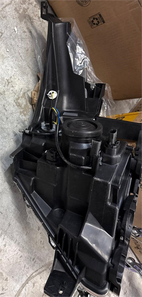 Ford Explorer Right Headlight (2011-2015)
